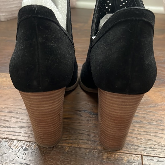 Women’s Shoes - Picture 3 of 6